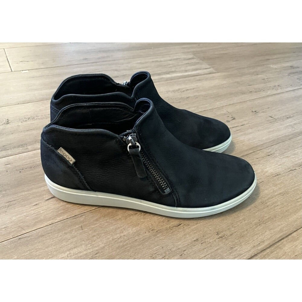 Ecco Black Suede Women’s Side Zip Loafers. Size 7